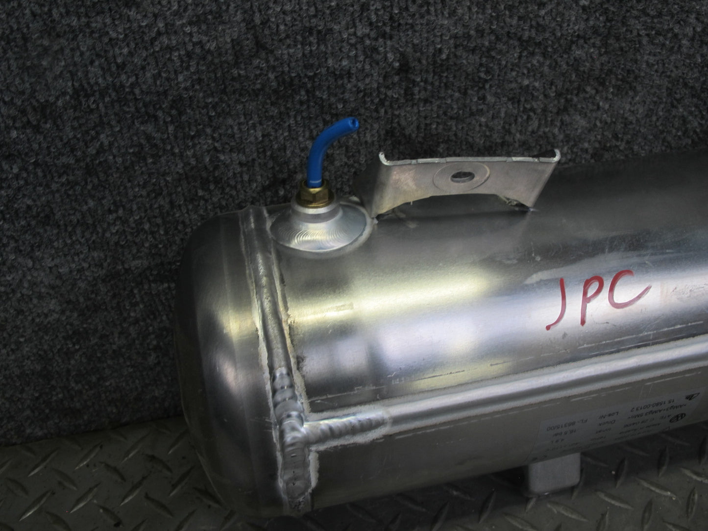 2003-2010 Porsche Cayenne 955 Air Suspension Pressure Tank Accumulator