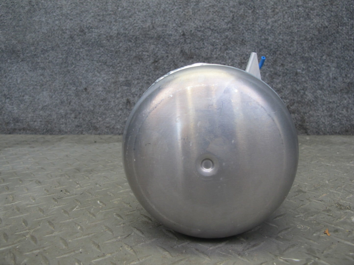 2003-2010 Porsche Cayenne 955 Air Suspension Pressure Tank Accumulator