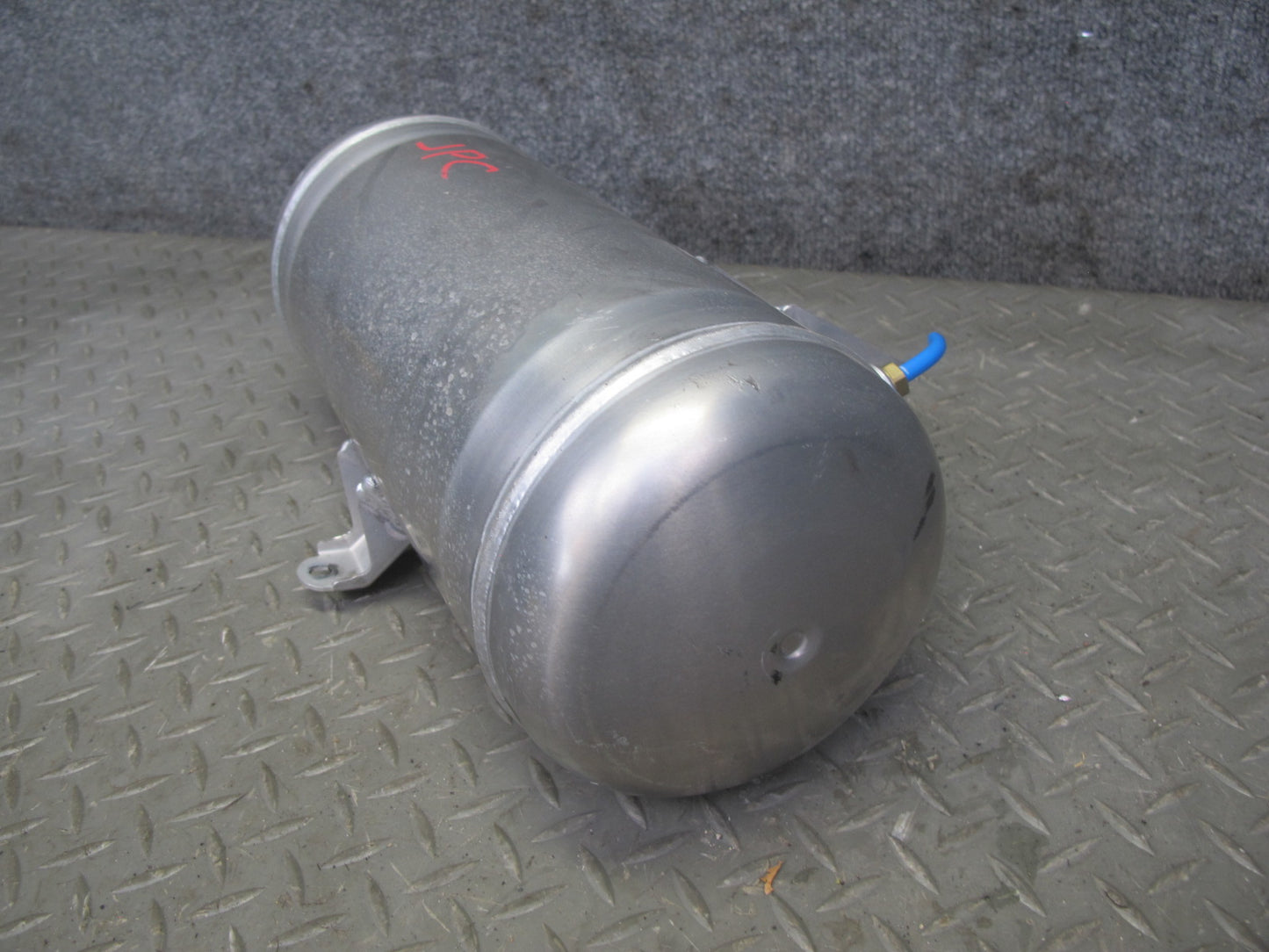 2003-2010 Porsche Cayenne 955 Air Suspension Pressure Tank Accumulator
