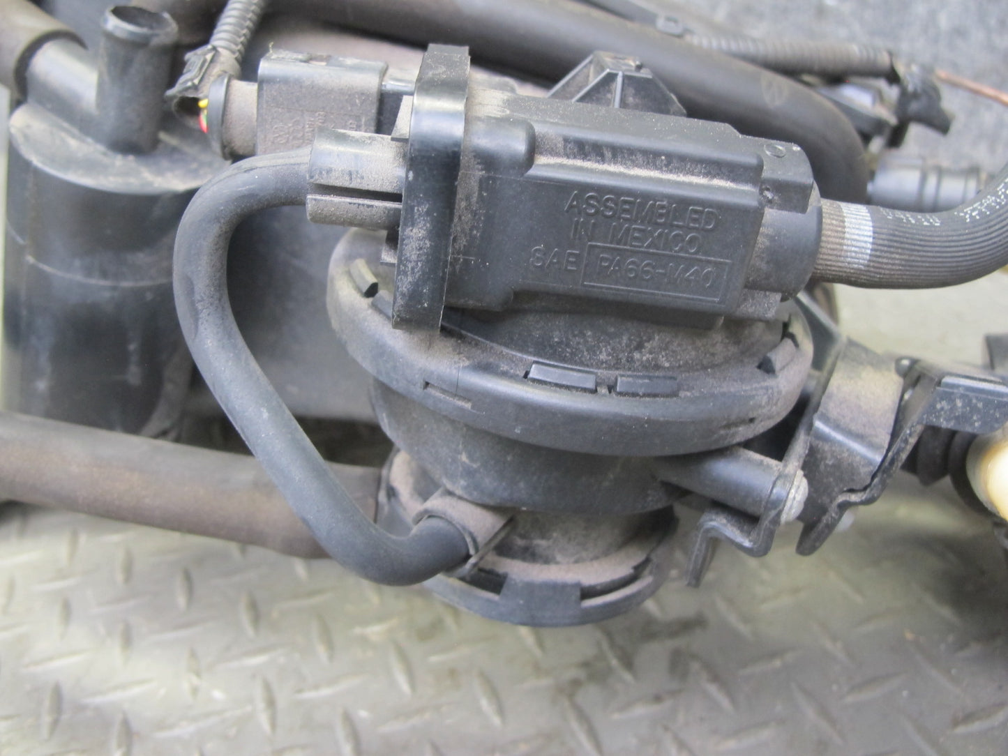 2003-2006 Porsche Cayenne 955 Fuel Evap Vapor Charcoal Canister 7L0201801S