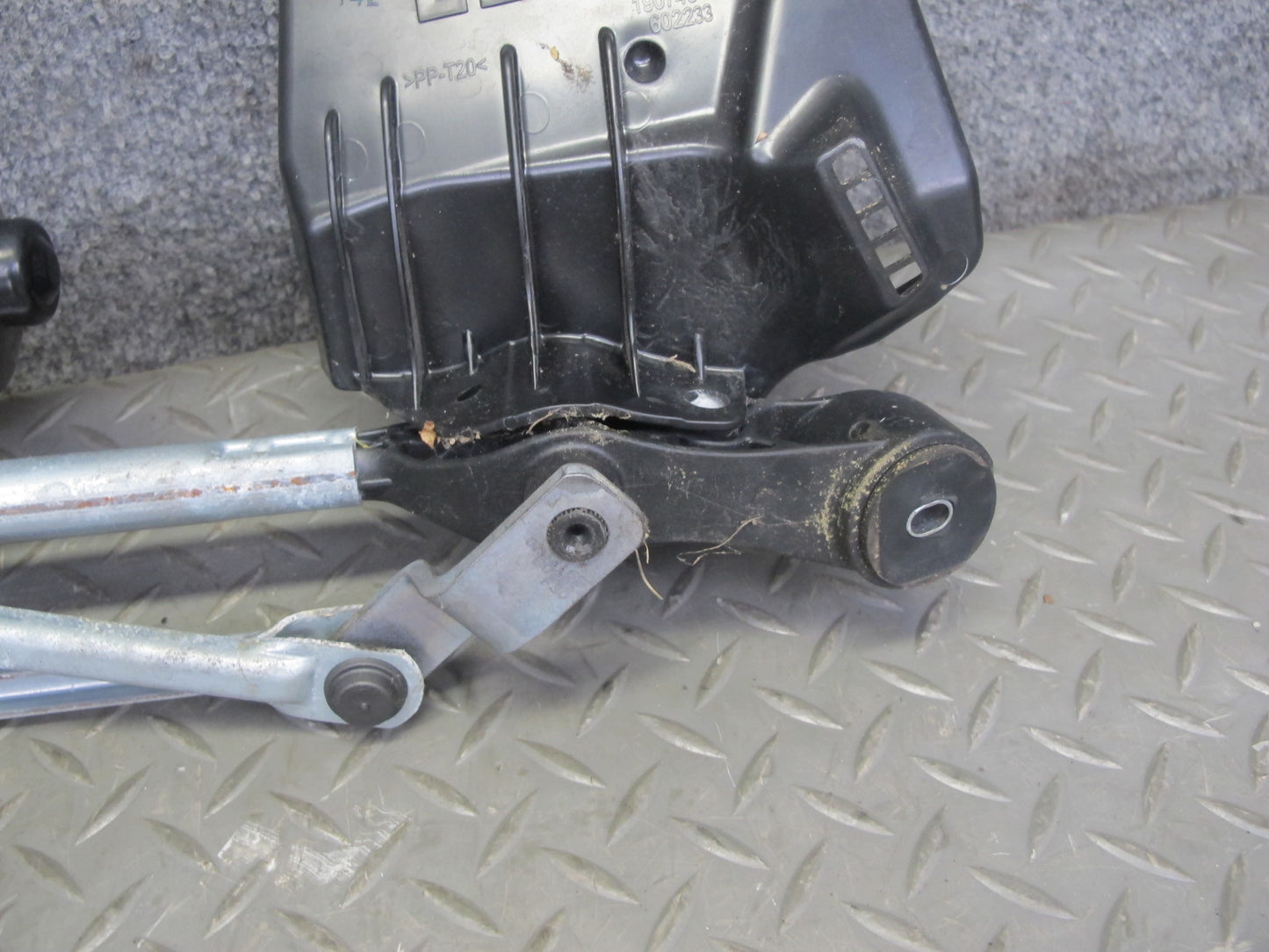 2015-2020 BMW F80 F82 M4 Windshield Wiper Transmission Linkage w Motor