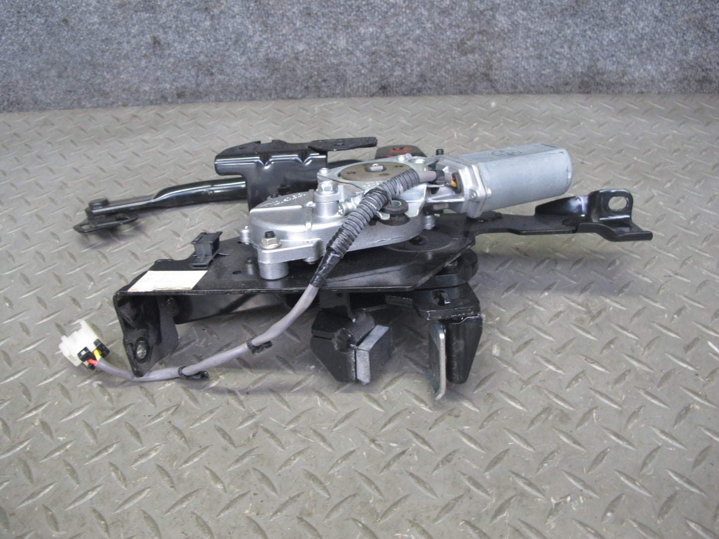 07-09 Nissan 350Z Z33 Convert Rear Right Soft TOP Roof Lift Motor w Hinge OEM