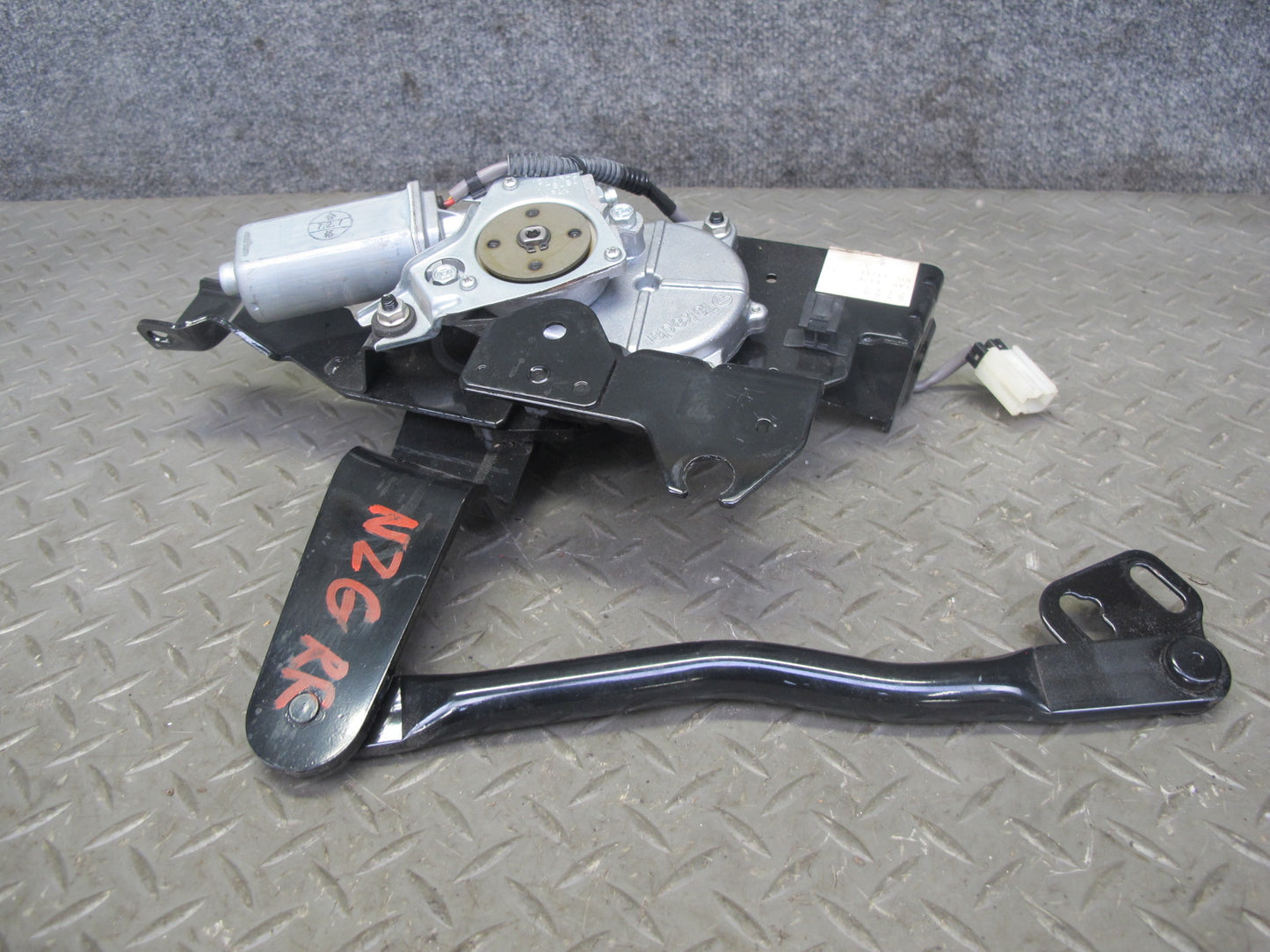 07-09 Nissan 350Z Z33 Convert Rear Right Soft TOP Roof Lift Motor w Hinge OEM