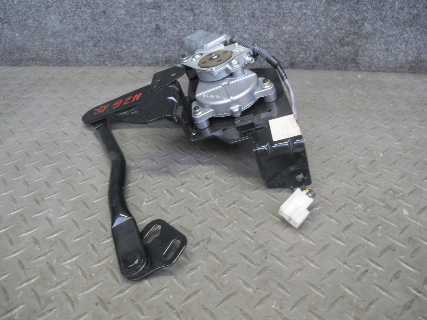 07-09 Nissan 350Z Z33 Convert Rear Right Soft TOP Roof Lift Motor w Hinge OEM