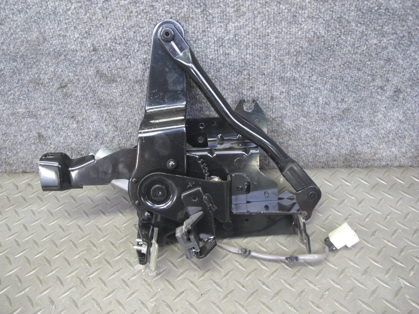 07-09 Nissan 350Z Z33 Convert Rear Right Soft TOP Roof Lift Motor w Hinge OEM