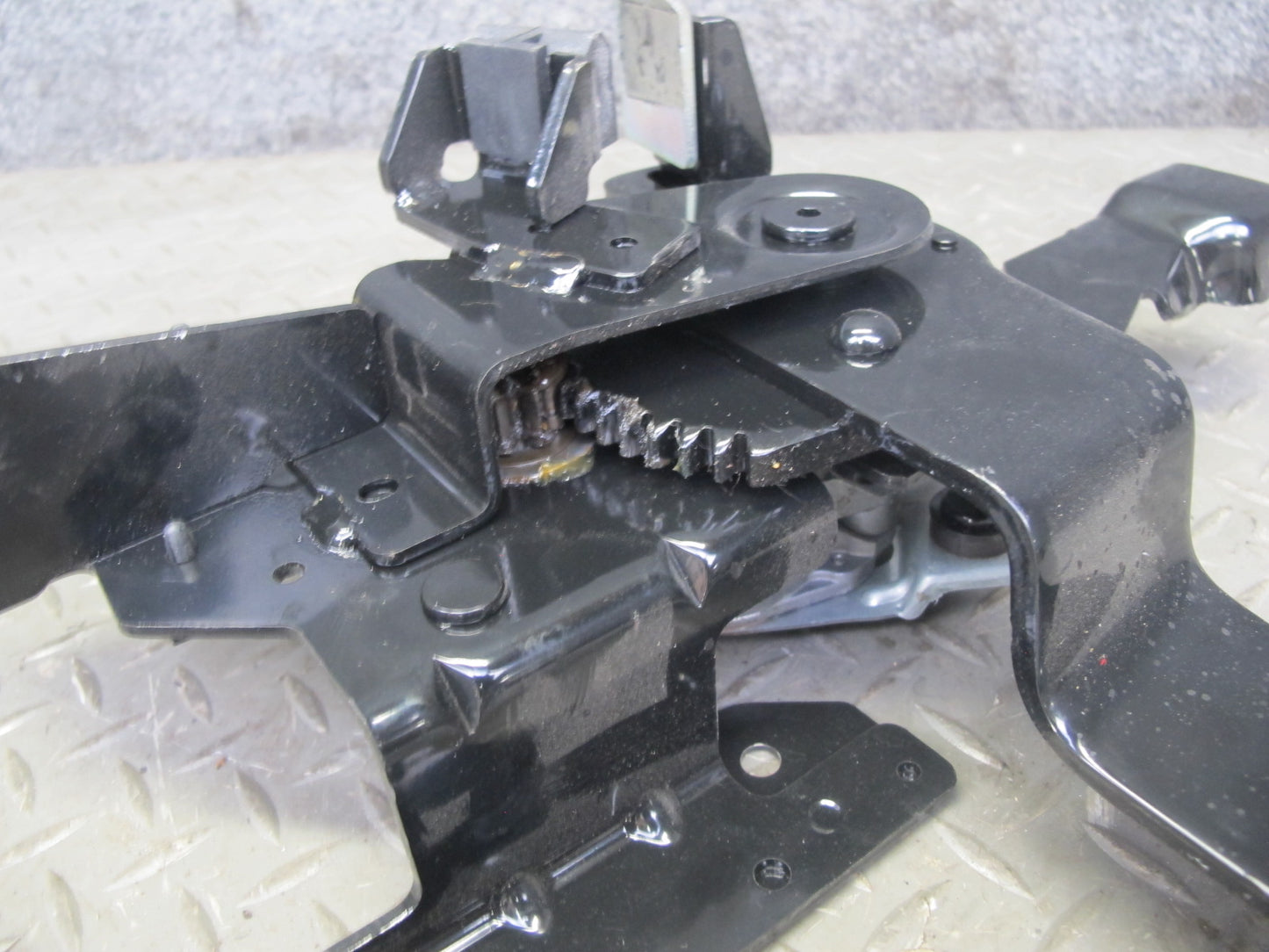 07-09 Nissan 350Z Z33 Convert Rear Right Soft TOP Roof Lift Motor w Hinge OEM