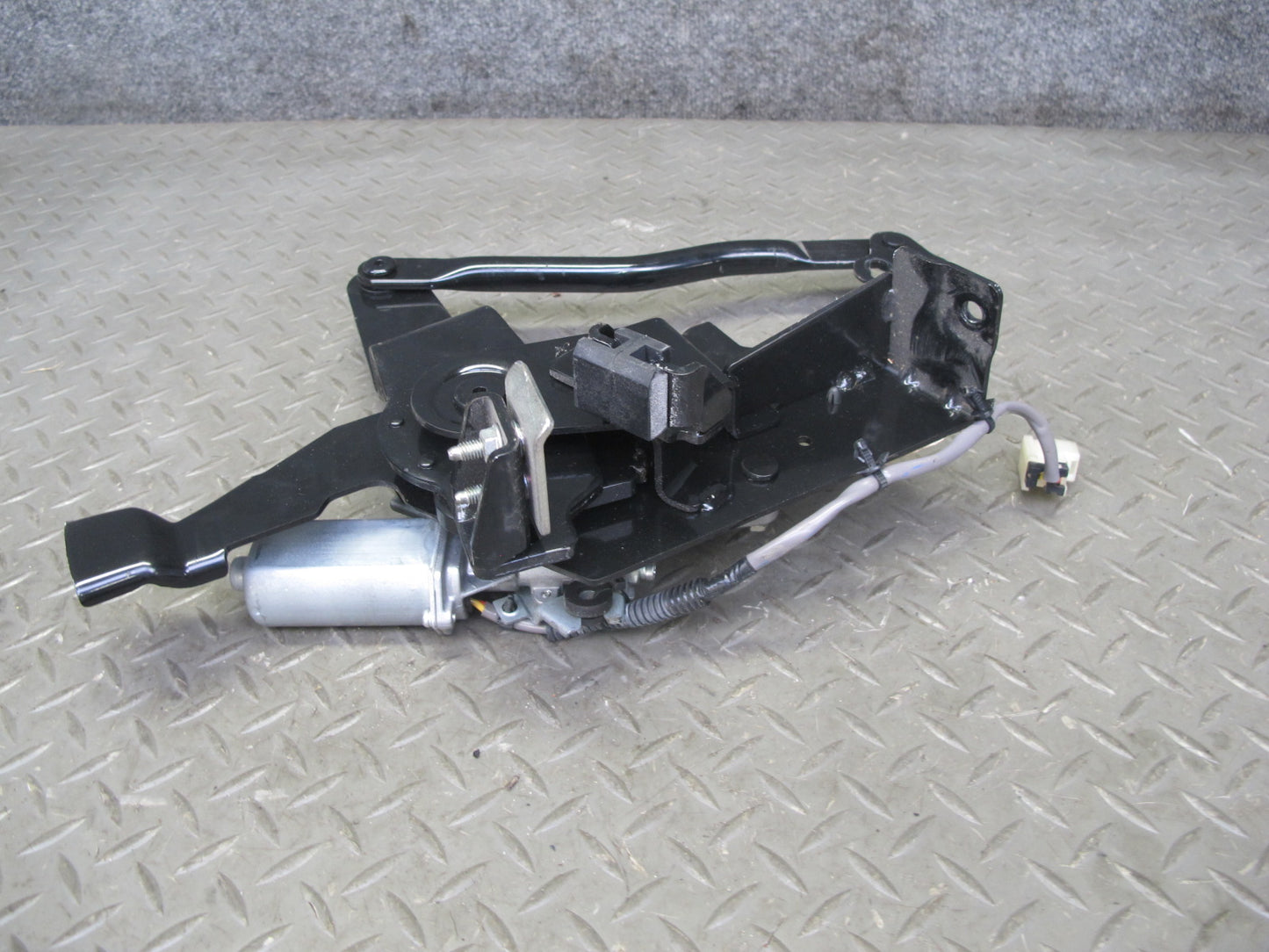 07-09 Nissan 350Z Z33 Convert Rear Right Soft TOP Roof Lift Motor w Hinge OEM