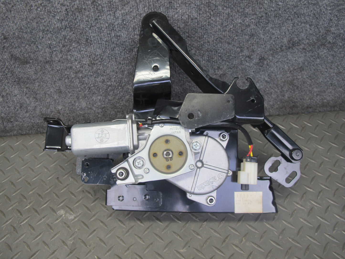 07-09 Nissan 350Z Z33 Convert Rear Left Soft TOP Roof Lift Motor w Hinge OEM