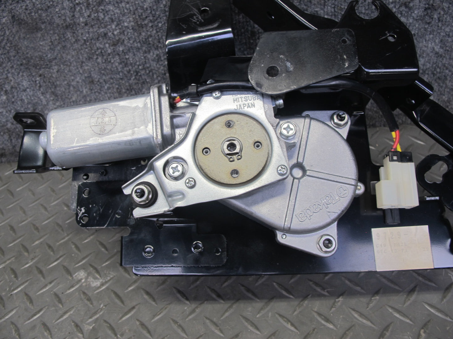 07-09 Nissan 350Z Z33 Convert Rear Left Soft TOP Roof Lift Motor w Hinge OEM