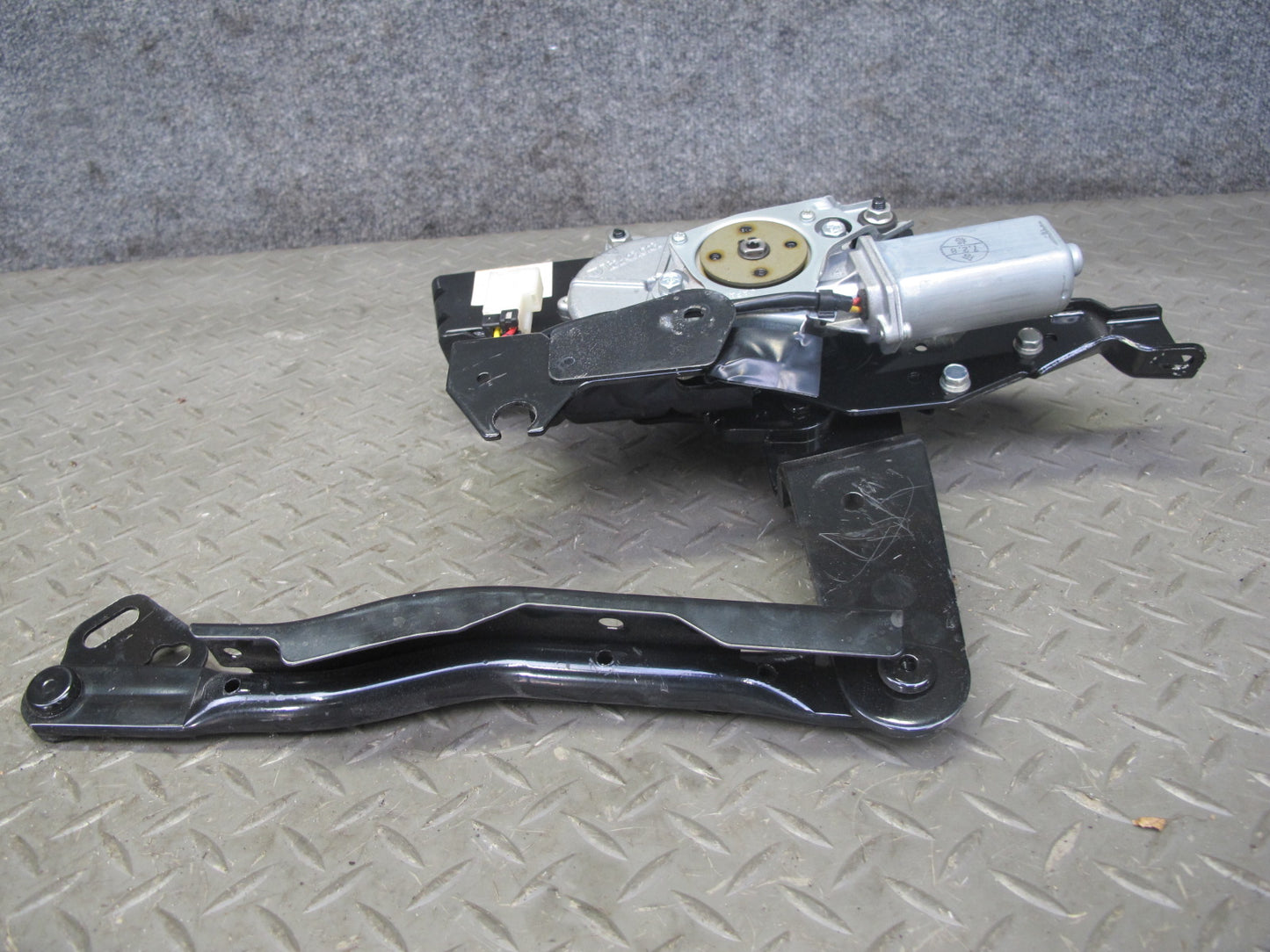 07-09 Nissan 350Z Z33 Convert Rear Left Soft TOP Roof Lift Motor w Hinge OEM