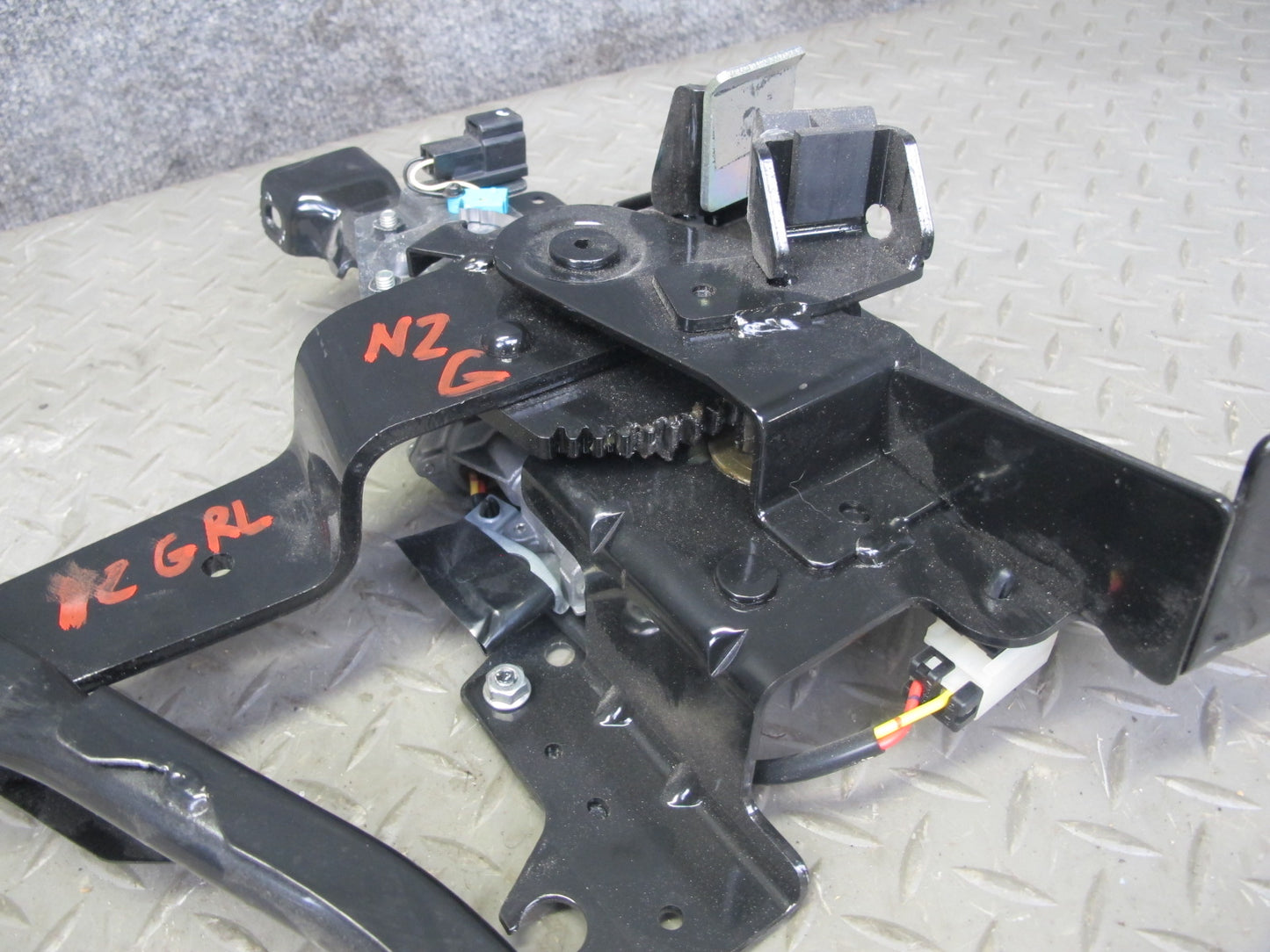 07-09 Nissan 350Z Z33 Convert Rear Left Soft TOP Roof Lift Motor w Hinge OEM