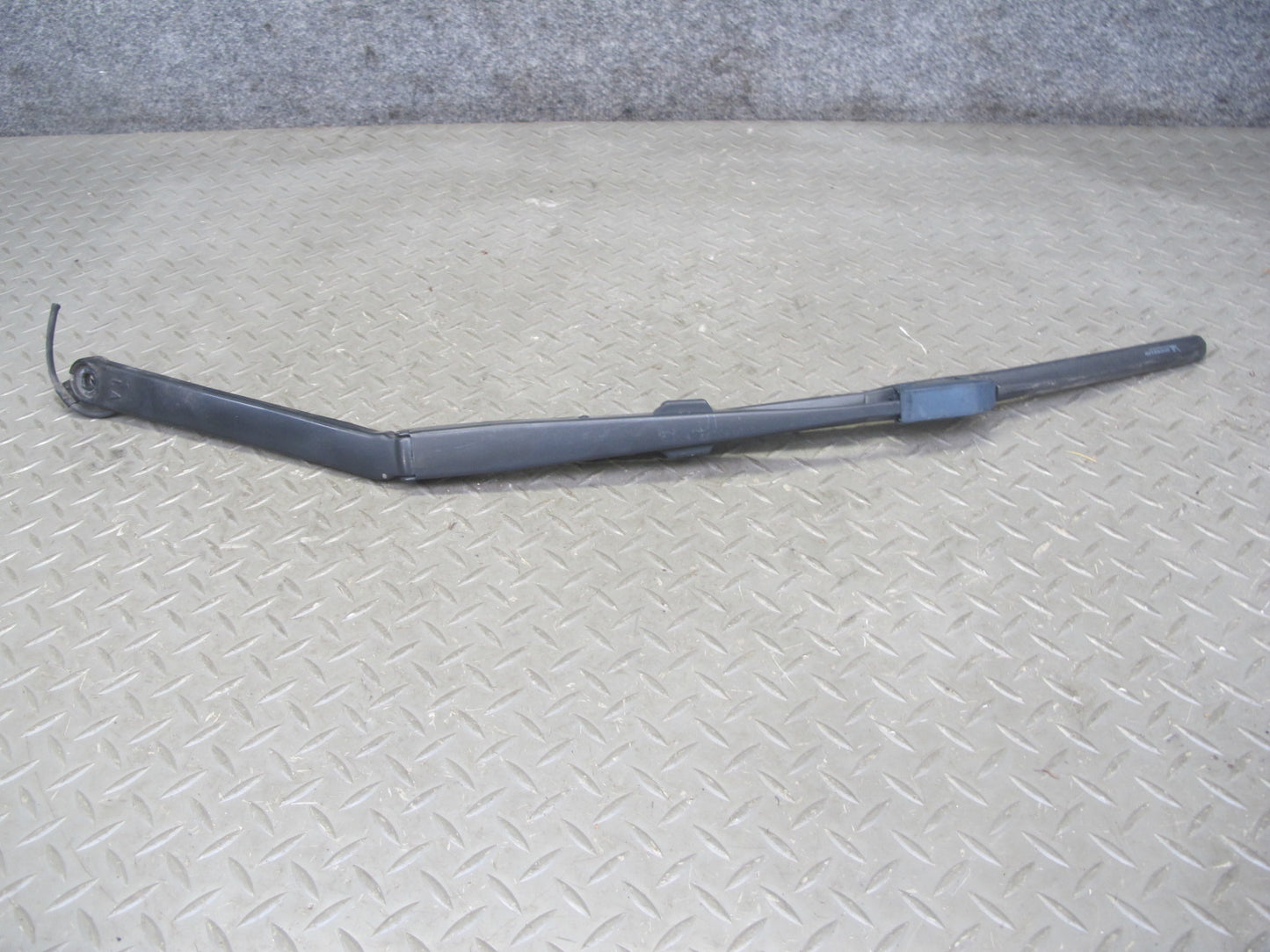 03-09 Nissan 350Z Z33 Set of 2 Front Left & Right Windshield Wiper Arm OEM