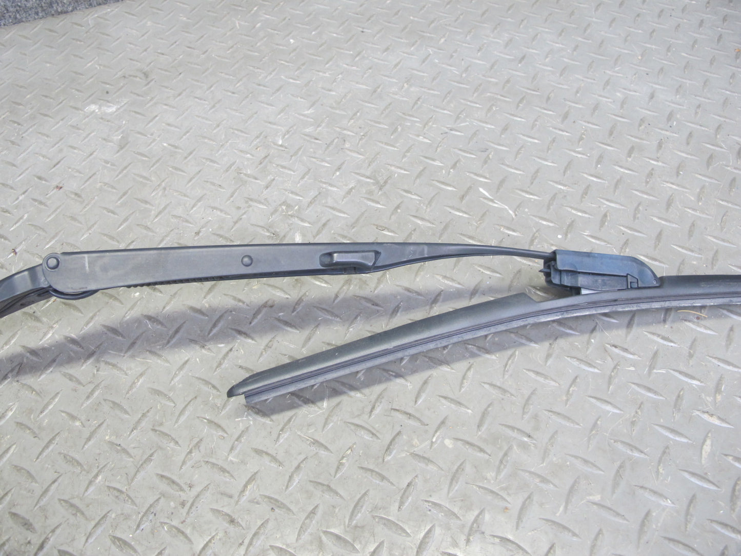 03-09 Nissan 350Z Z33 Set of 2 Front Left & Right Windshield Wiper Arm OEM