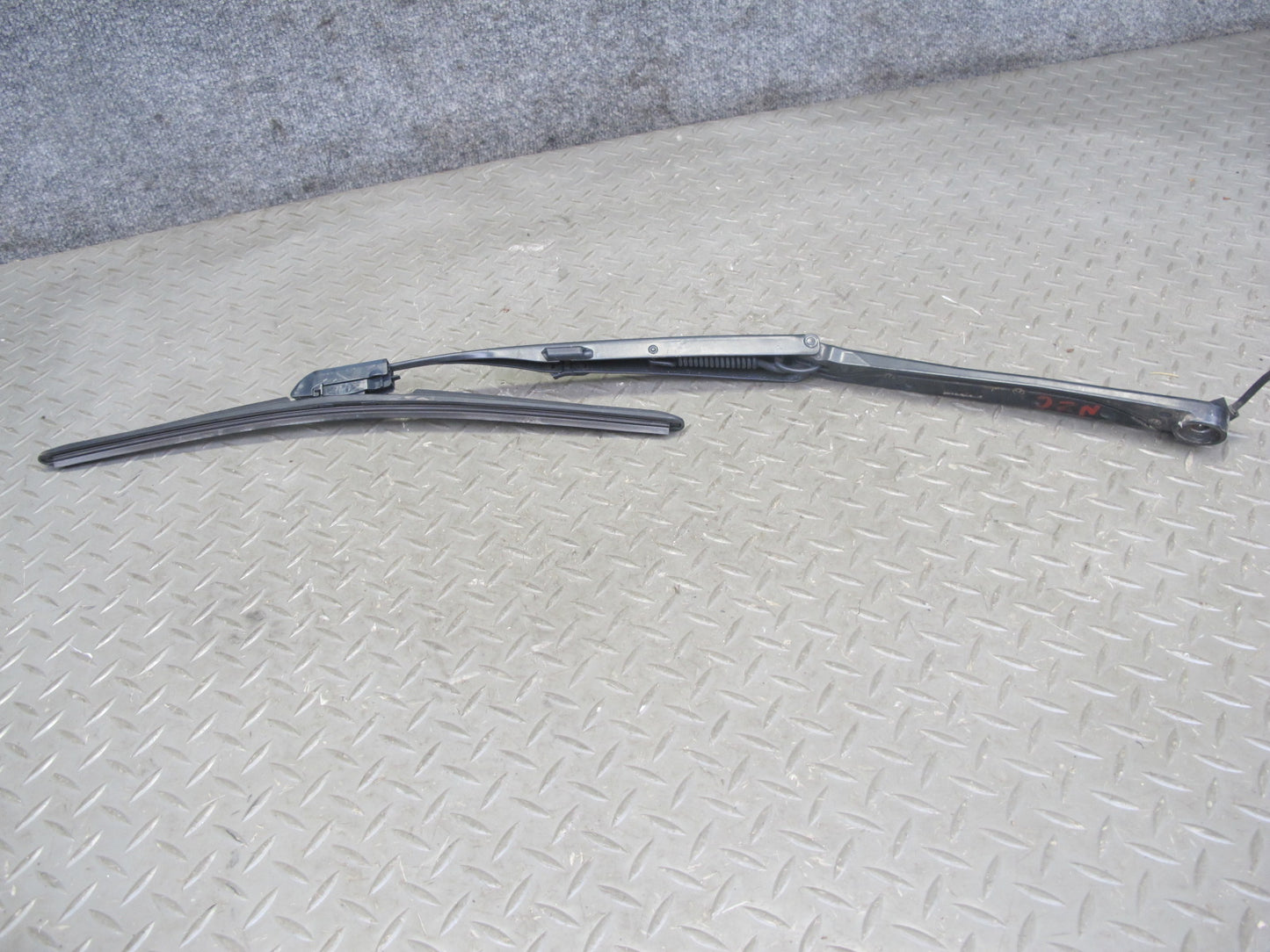 03-09 Nissan 350Z Z33 Set of 2 Front Left & Right Windshield Wiper Arm OEM