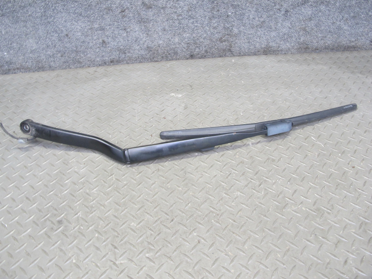 03-09 Nissan 350Z Z33 Set of 2 Front Left & Right Windshield Wiper Arm OEM