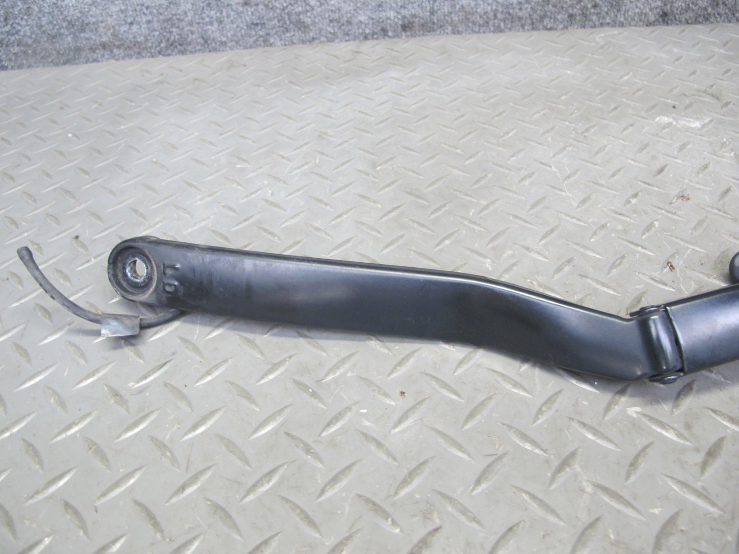 03-09 Nissan 350Z Z33 Set of 2 Front Left & Right Windshield Wiper Arm OEM