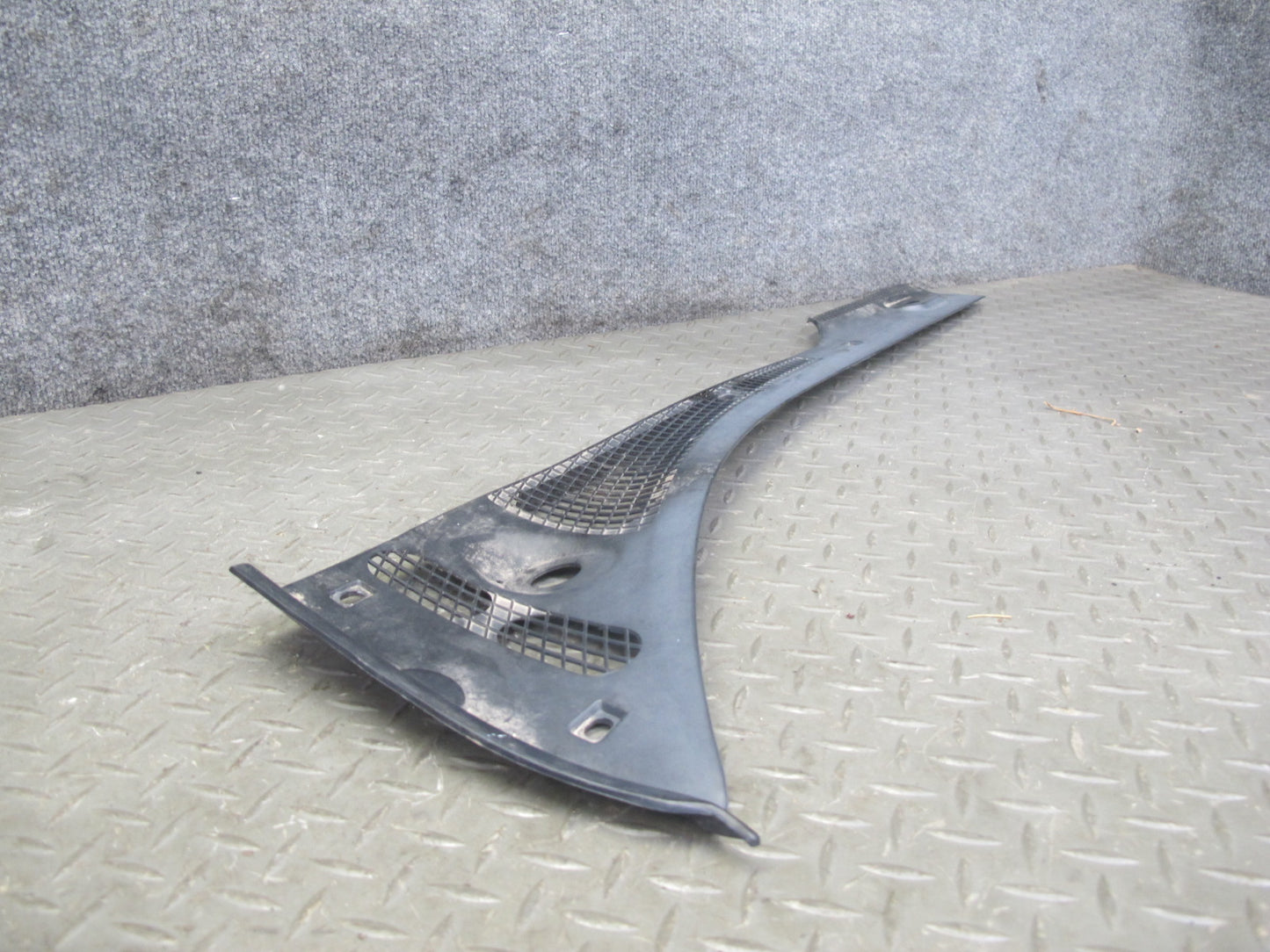 88-95 BMW E34 5-SERIES Front Windshield Cowl Trim Cover Panel Set OEM