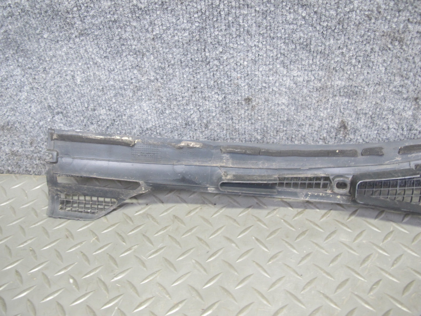 88-95 BMW E34 5-SERIES Front Windshield Cowl Trim Cover Panel Set OEM