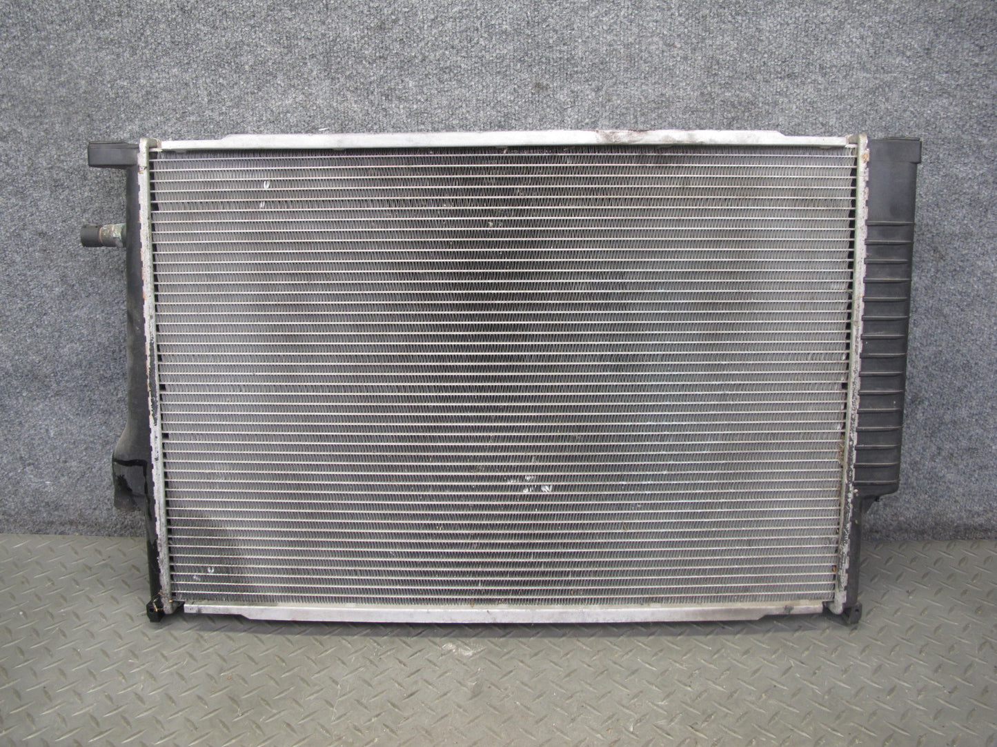 94-95 BMW E34 540i A/T Engine Cooling Radiator Behr