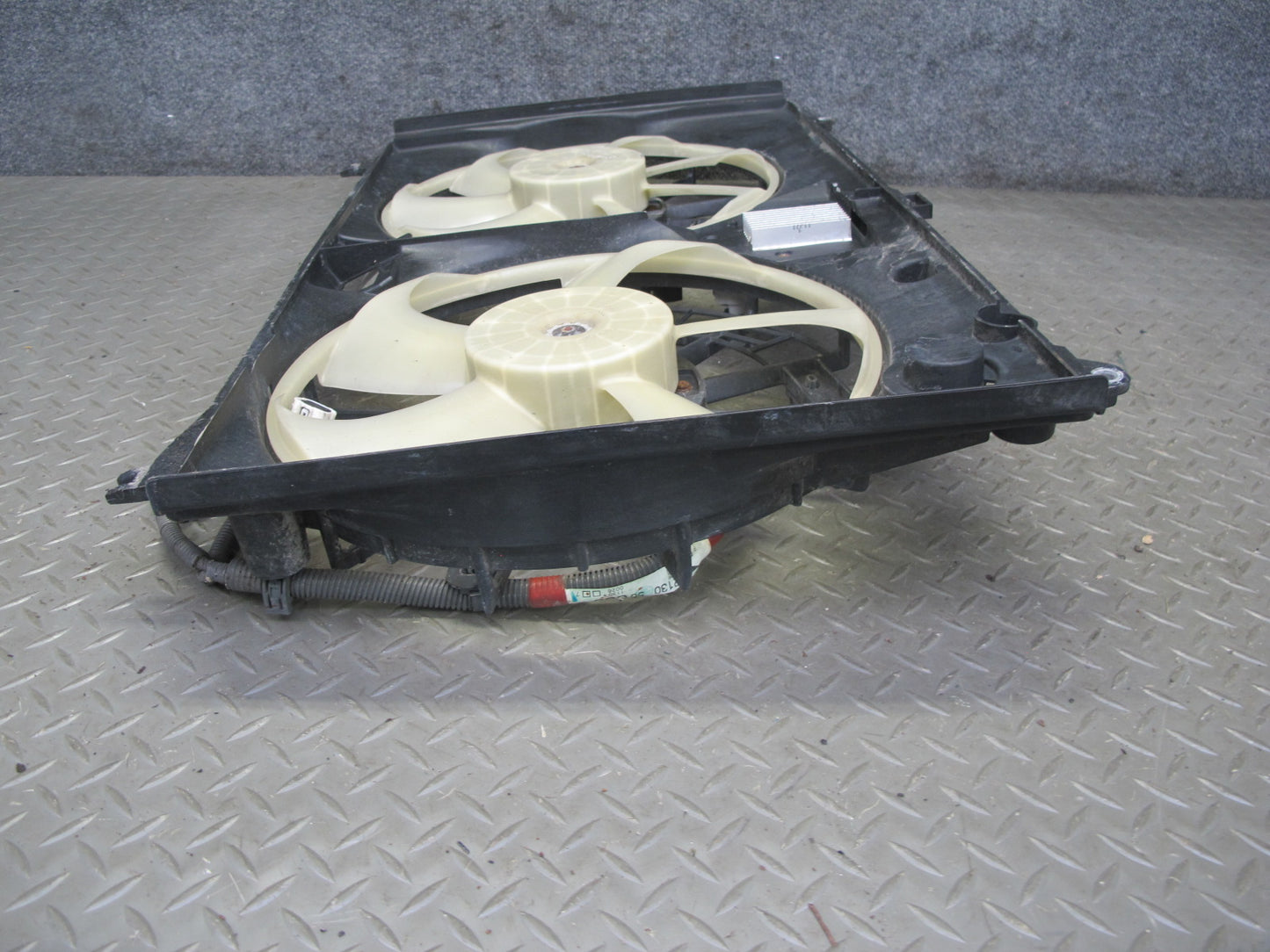 08-16 Lexus UVF46 LS600h AWD Engine Radiator Dual Cooling Fan w Shroud OEM