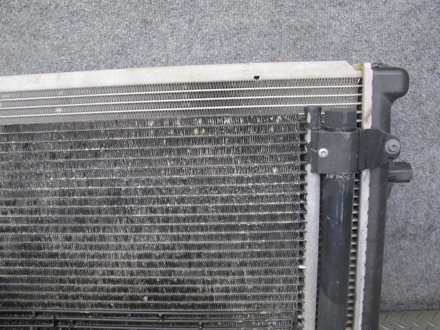 2008 VW R32 VR6 3.2L Engine Cooling Radiator A/C Condenser Fan Shroud Assy OEM