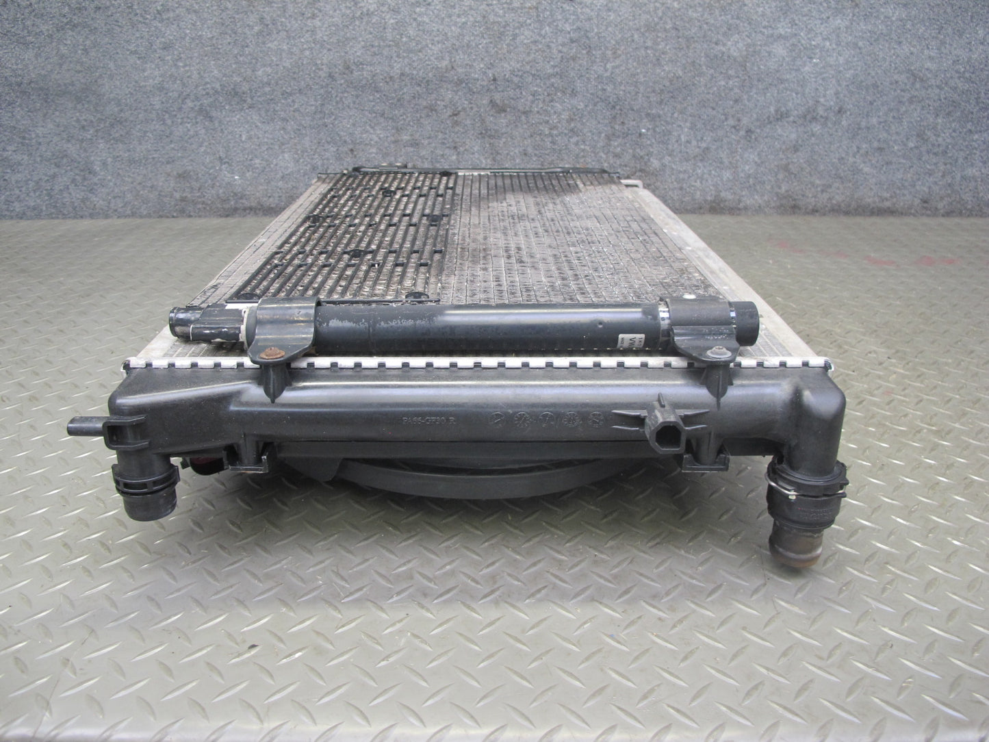 2008 VW R32 VR6 3.2L Engine Cooling Radiator A/C Condenser Fan Shroud Assy OEM