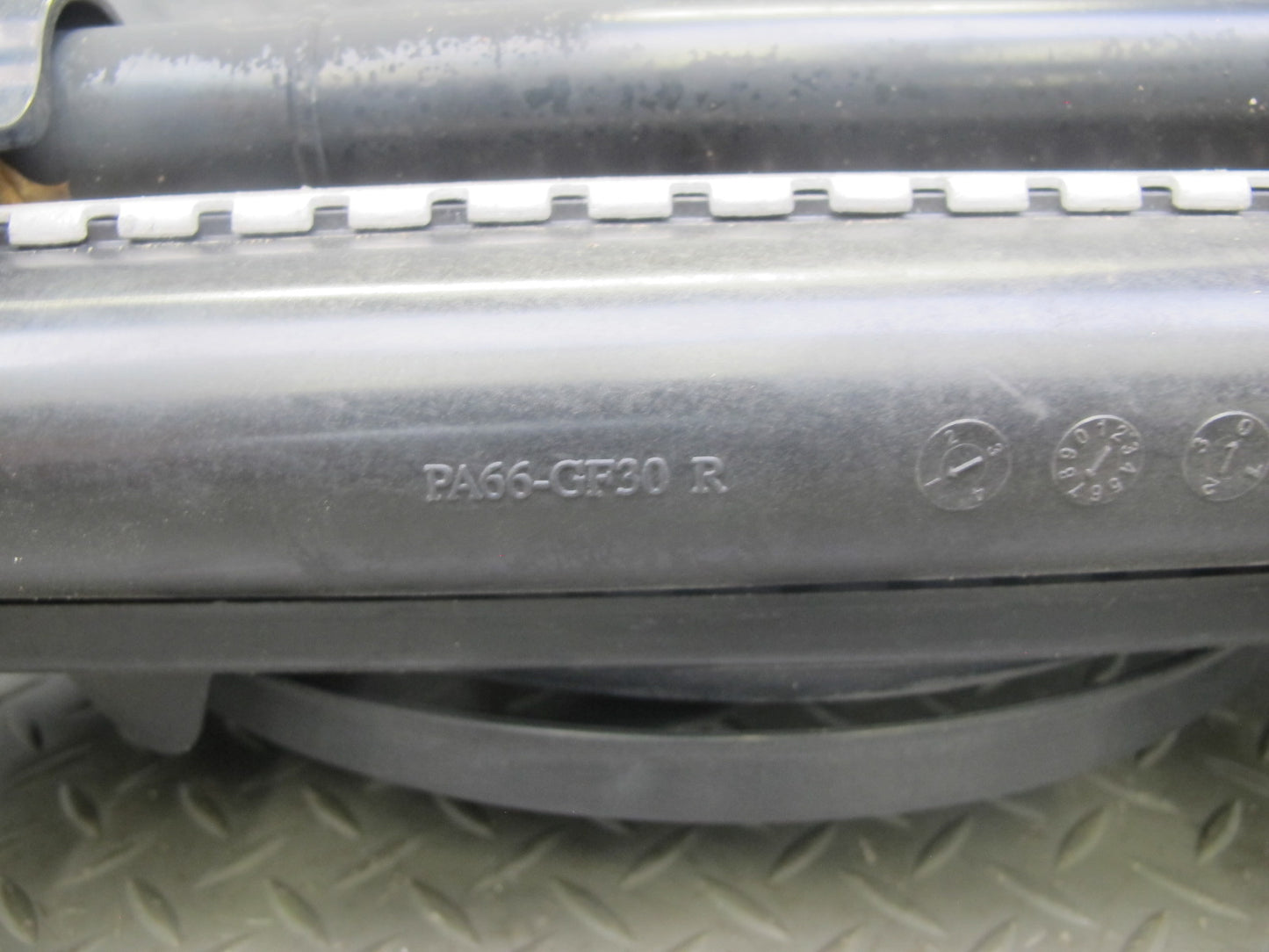 2008 VW R32 VR6 3.2L Engine Cooling Radiator A/C Condenser Fan Shroud Assy OEM