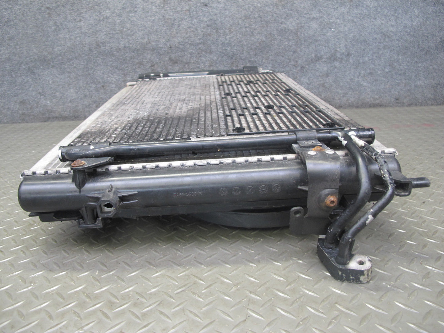 2008 VW R32 VR6 3.2L Engine Cooling Radiator A/C Condenser Fan Shroud Assy OEM