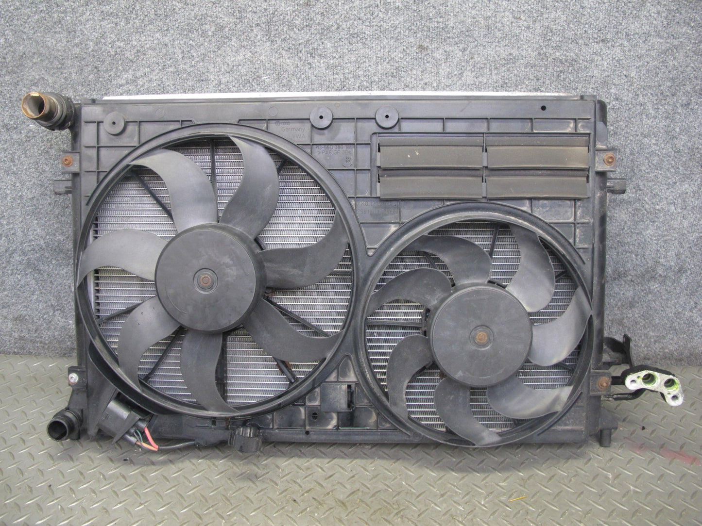 2008 VW R32 VR6 3.2L Engine Cooling Radiator A/C Condenser Fan Shroud Assy OEM