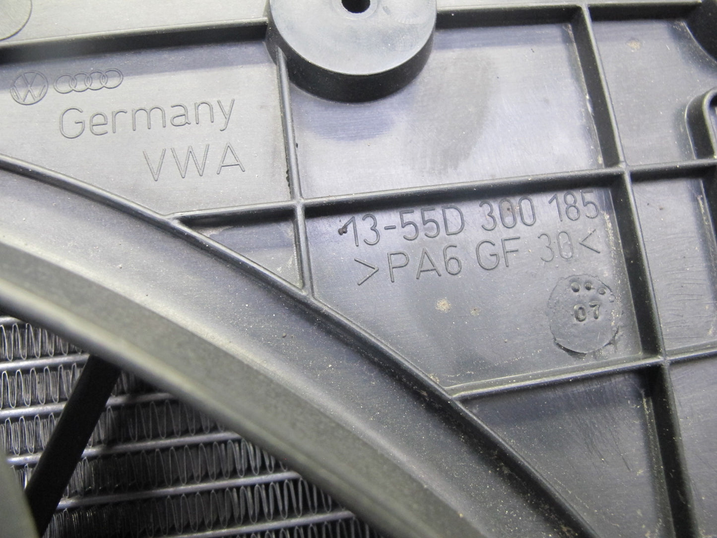 2008 VW R32 VR6 3.2L Engine Cooling Radiator A/C Condenser Fan Shroud Assy OEM