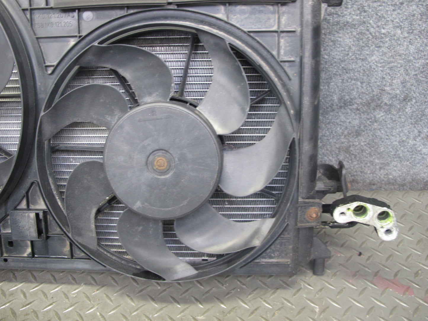 2008 VW R32 VR6 3.2L Engine Cooling Radiator A/C Condenser Fan Shroud Assy OEM
