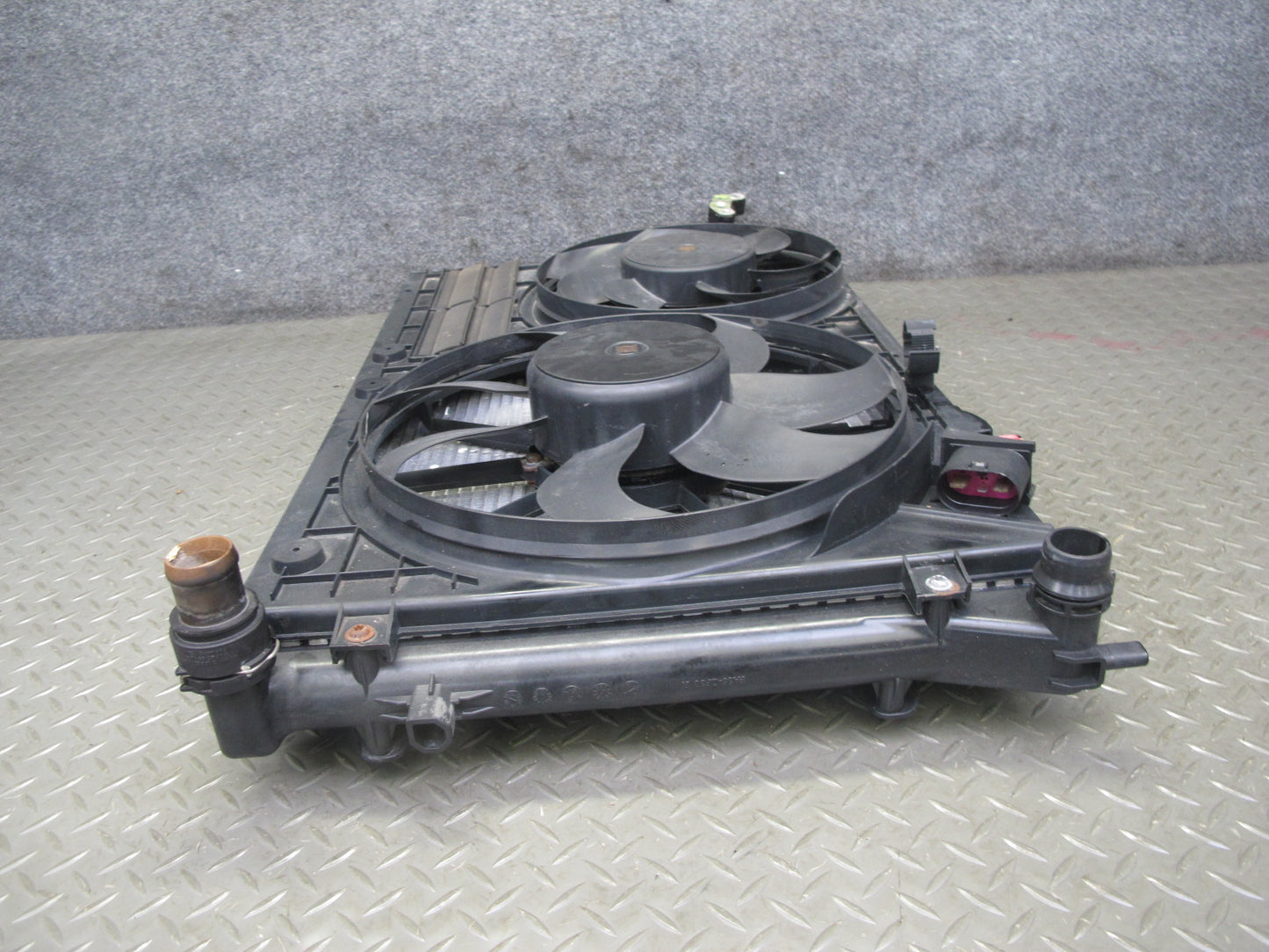 2008 VW R32 VR6 3.2L Engine Cooling Radiator A/C Condenser Fan Shroud Assy OEM
