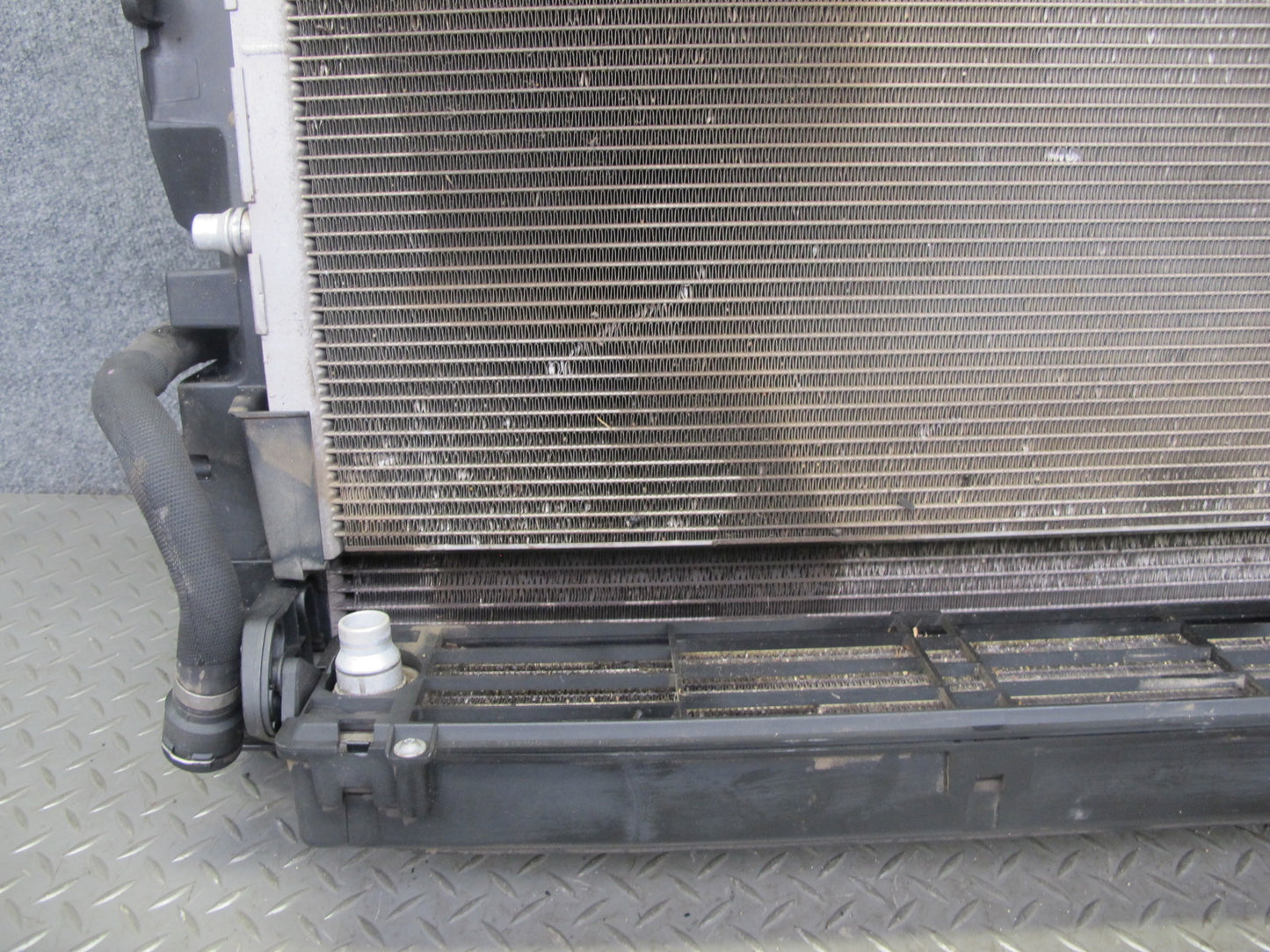 2010-2014 BMW E70 E71 X5M X6M S63 Engine Radiator Condenser Cooling Fan Shroud