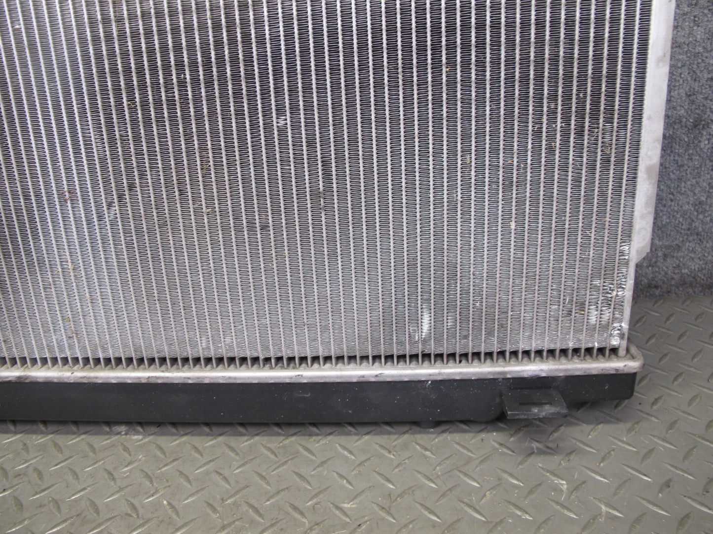 06-07 Nissan 350Z Z33 Conv VQ35HR A/T Engine Radiator w Fan & Reservoir Assy OEM