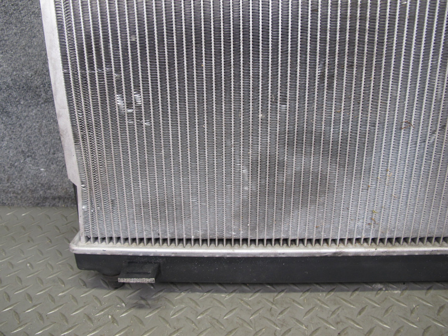 06-07 Nissan 350Z Z33 Conv VQ35HR A/T Engine Radiator w Fan & Reservoir Assy OEM