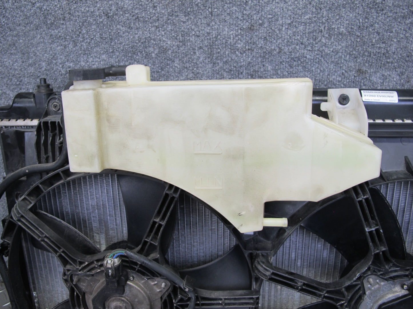 06-07 Nissan 350Z Z33 Conv VQ35HR A/T Engine Radiator w Fan & Reservoir Assy OEM