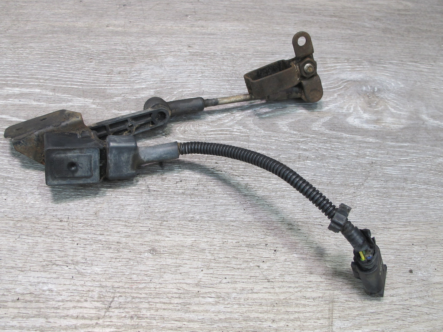 2003-2007 Hummer H2 Rear Right Pass Side Suspension Height Level Sensor