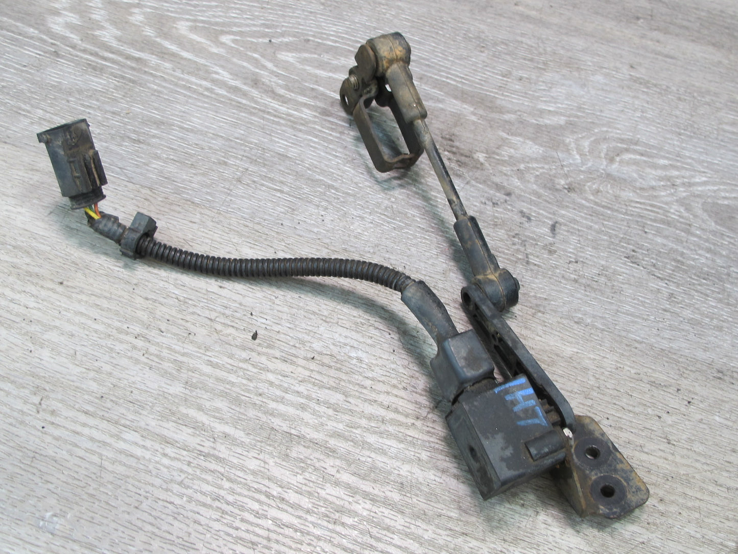 2003-2007 Hummer H2 Rear Right Pass Side Suspension Height Level Sensor