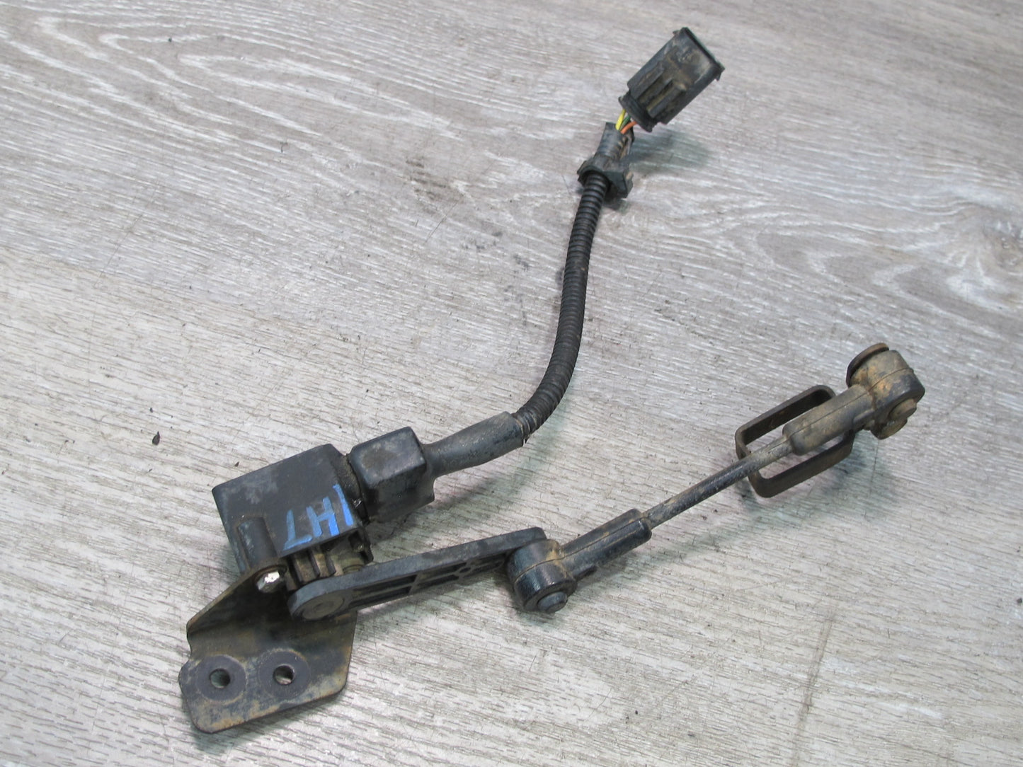 2003-2007 Hummer H2 Rear Right Pass Side Suspension Height Level Sensor