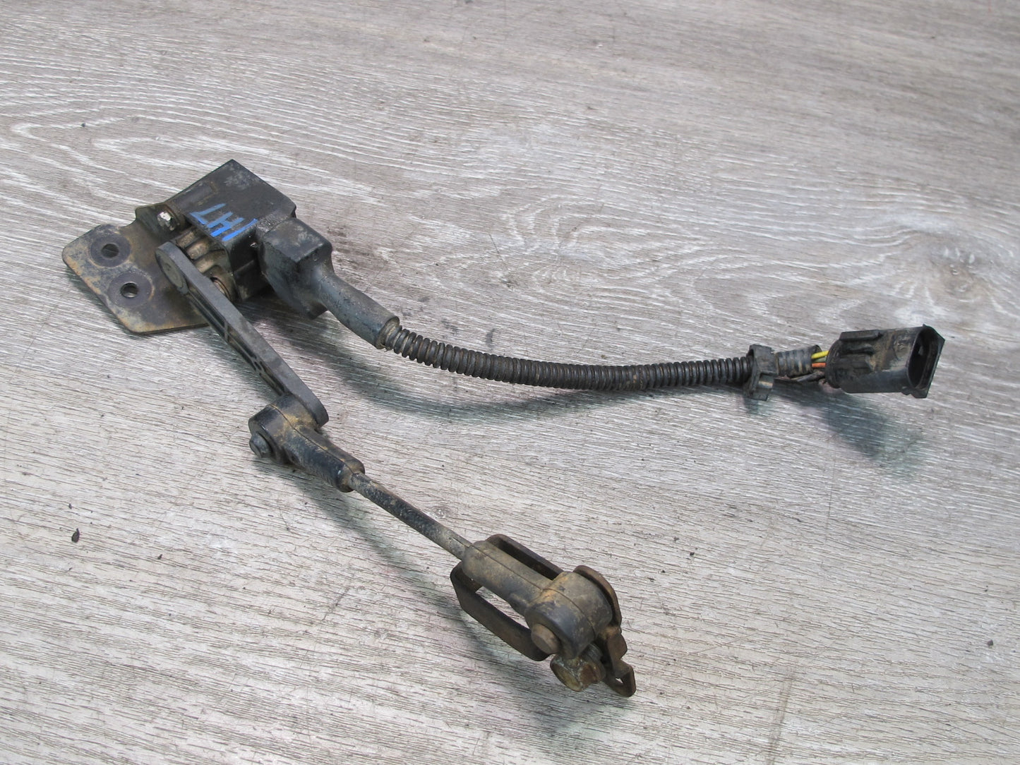 2003-2007 Hummer H2 Rear Right Pass Side Suspension Height Level Sensor