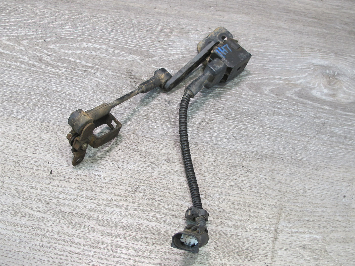 2003-2007 Hummer H2 Rear Right Pass Side Suspension Height Level Sensor
