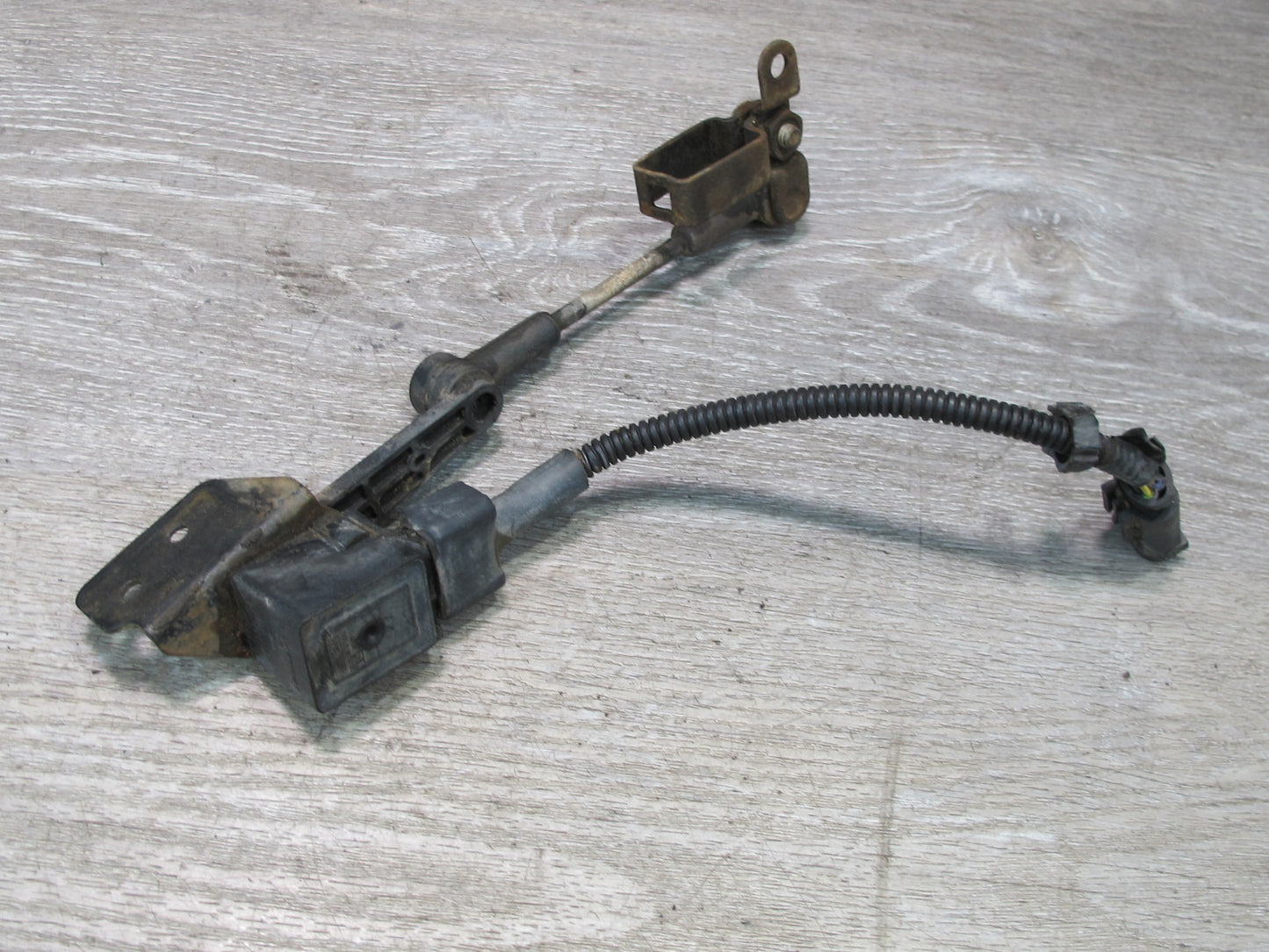 2003-2007 Hummer H2 Rear Right Pass Side Suspension Height Level Sensor