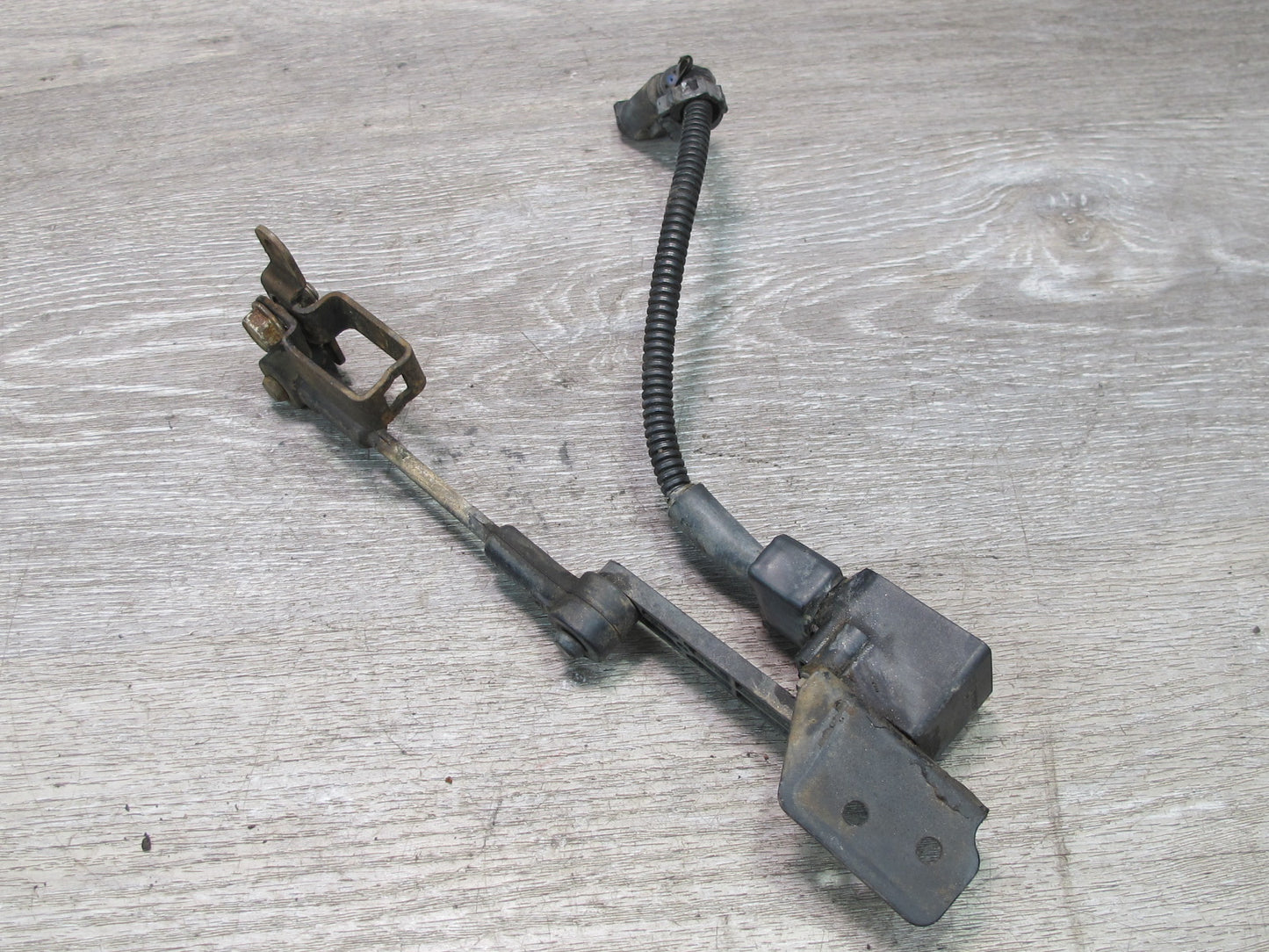 2003-2007 Hummer H2 Rear Right Pass Side Suspension Height Level Sensor