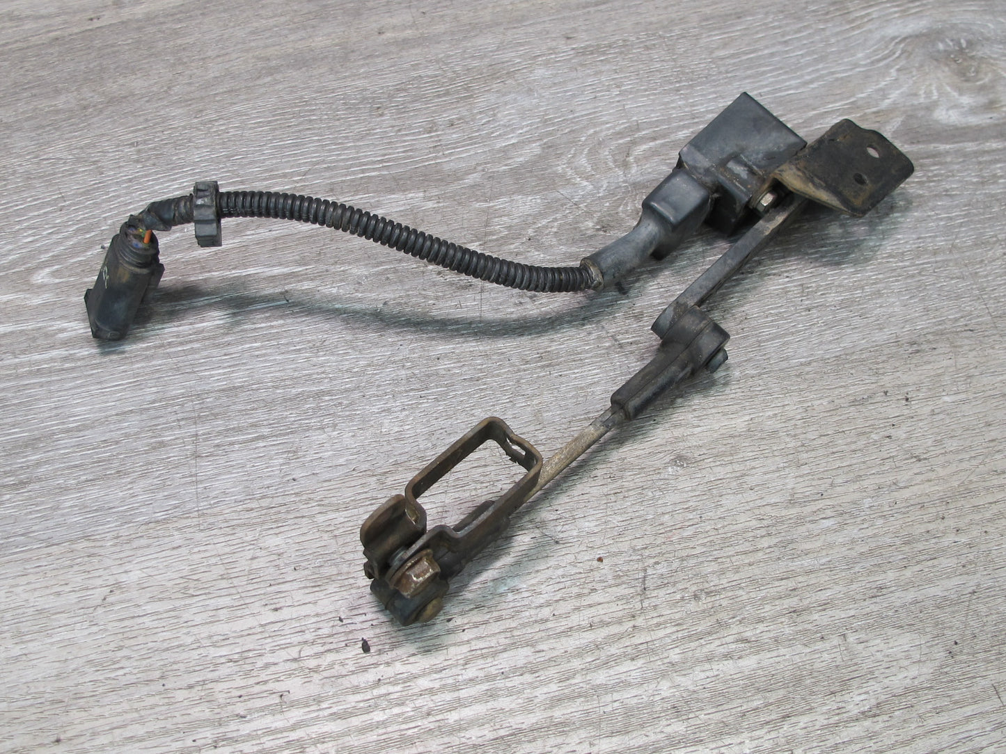 2003-2007 Hummer H2 Rear Right Pass Side Suspension Height Level Sensor