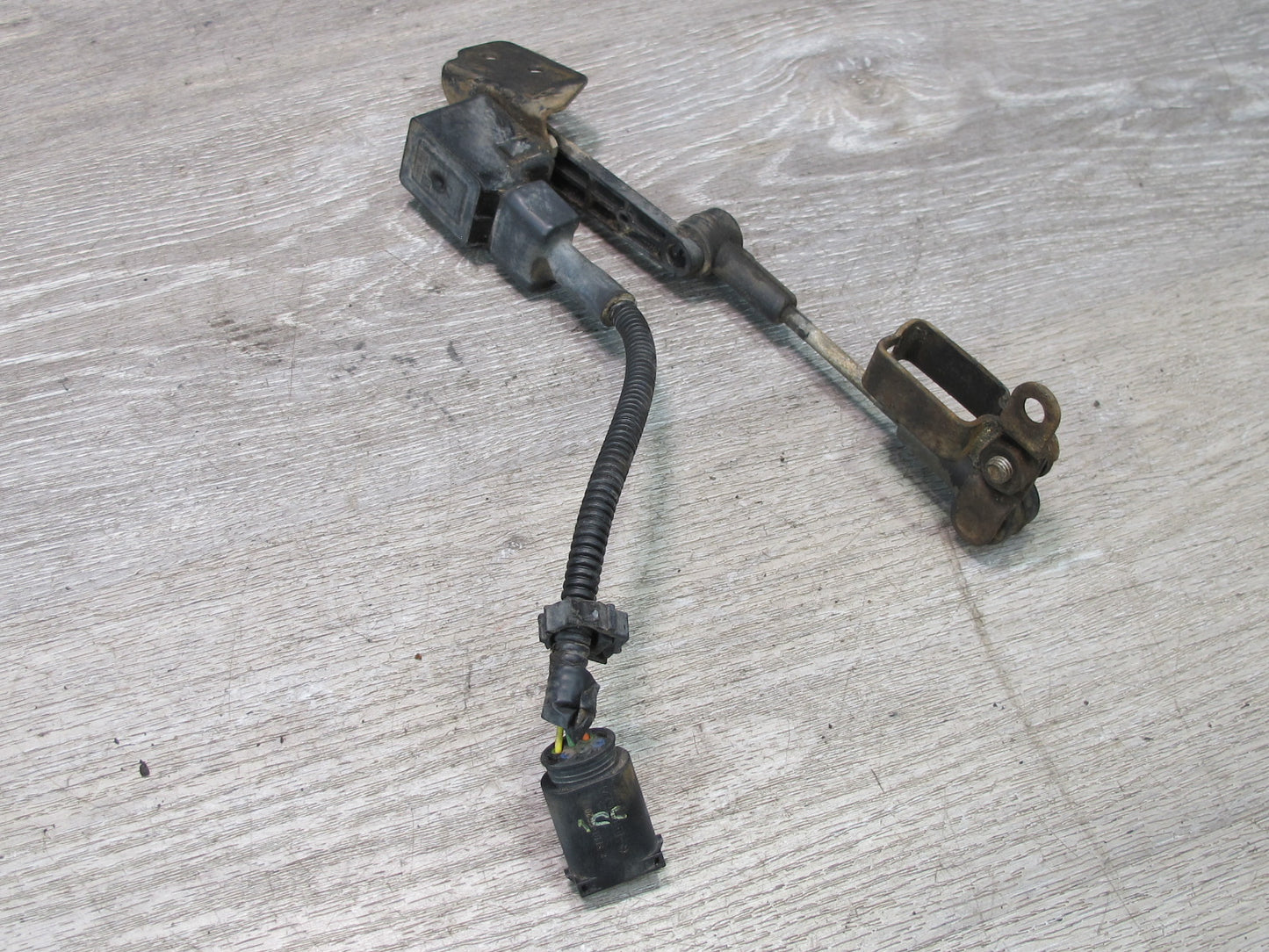 2003-2007 Hummer H2 Rear Right Pass Side Suspension Height Level Sensor