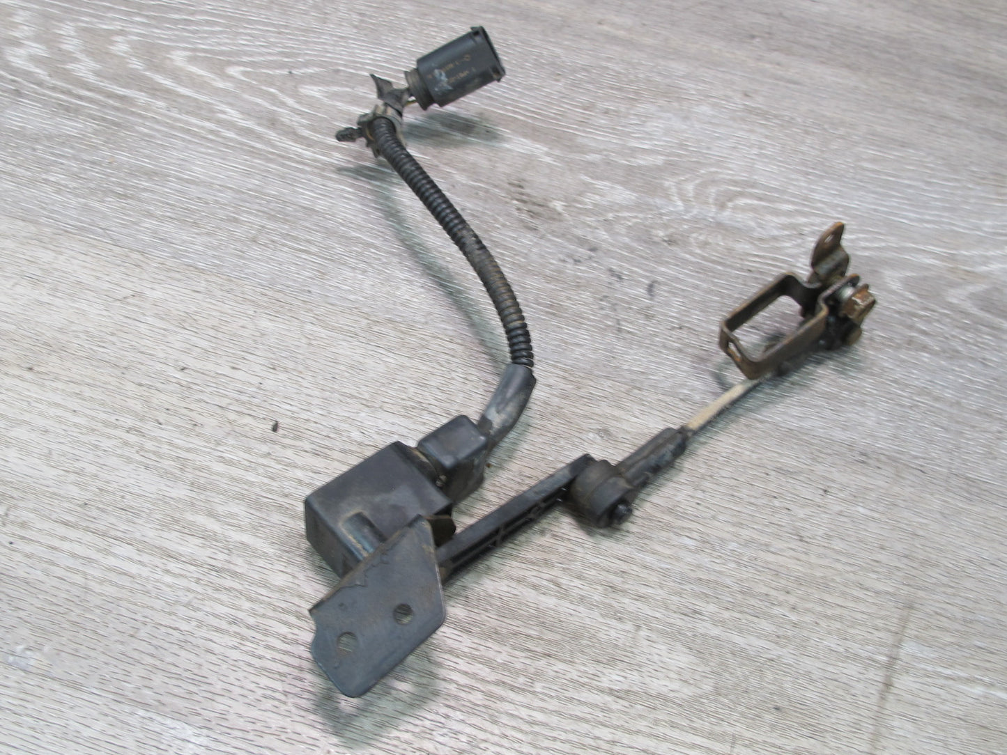 2003-2007 Hummer H2 Rear Left Driver Side Suspension Height Level Sensor