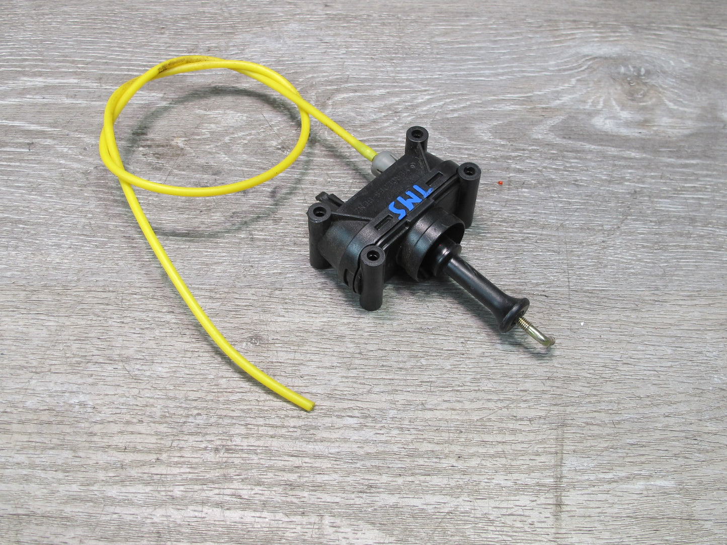 94-99 Mercedes W140 S-class Sedan Rear Trunk Lock Vacuum Actuator OEM