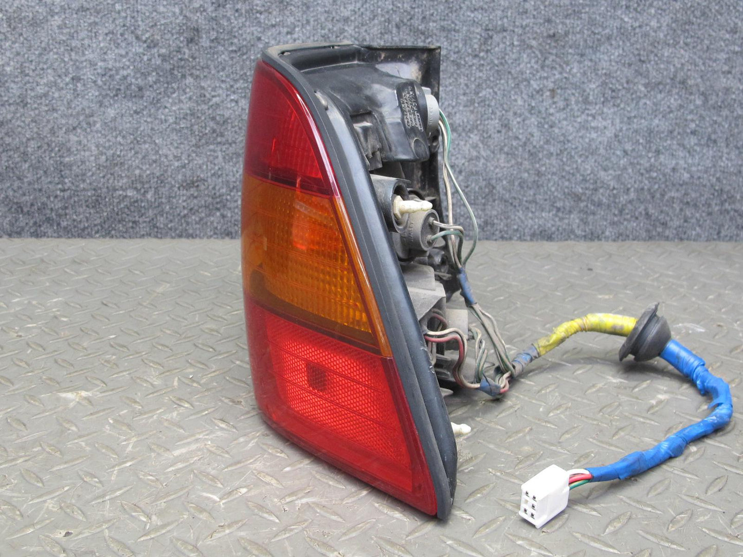 95-97 Lexus UCF20L LS400 Set of 2 Rear Left & Right Outer Tail Light Lamp OEM