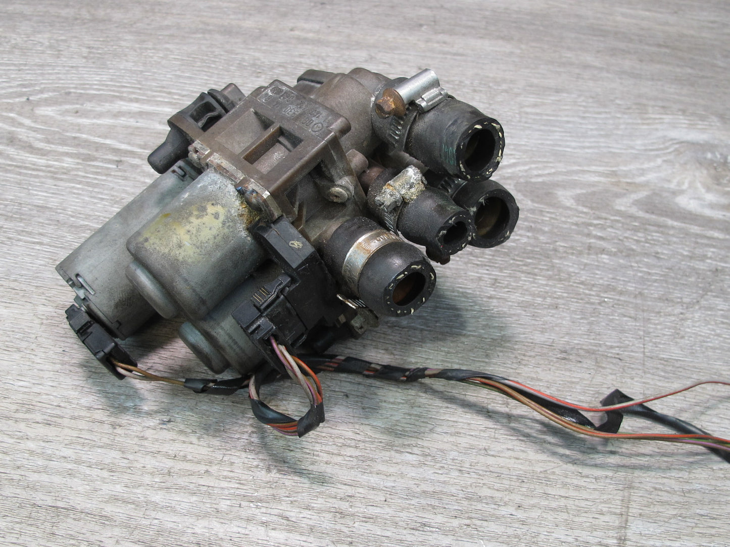 94-99 Mercedes W140 S-class Heater Control Water Valve 0018301484 OEM