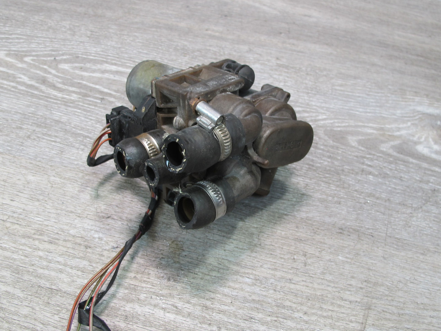 94-99 Mercedes W140 S-class Heater Control Water Valve 0018301484 OEM